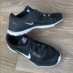 Women’s NIKE Training Flex TR5 sneakers, size 8.5